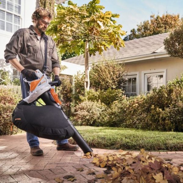 Aspirador e Soprador de Folhas à Bateria SHA 56 220V Stihl